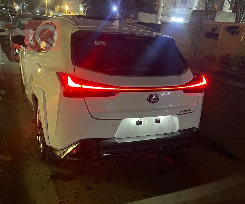 لێکزس UX